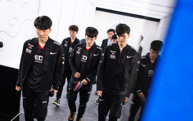 赛季中后期 赛季中后期